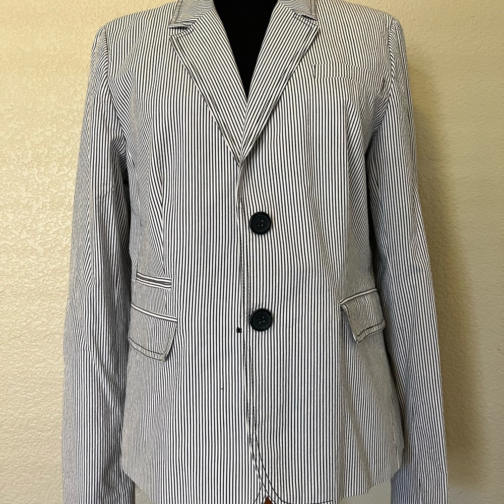 💼 Banana Republic blazer size 14 - white with white pin stripes. Like new.